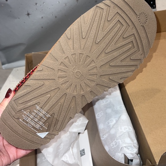 Big kid Uggs - Picture 6 of 7